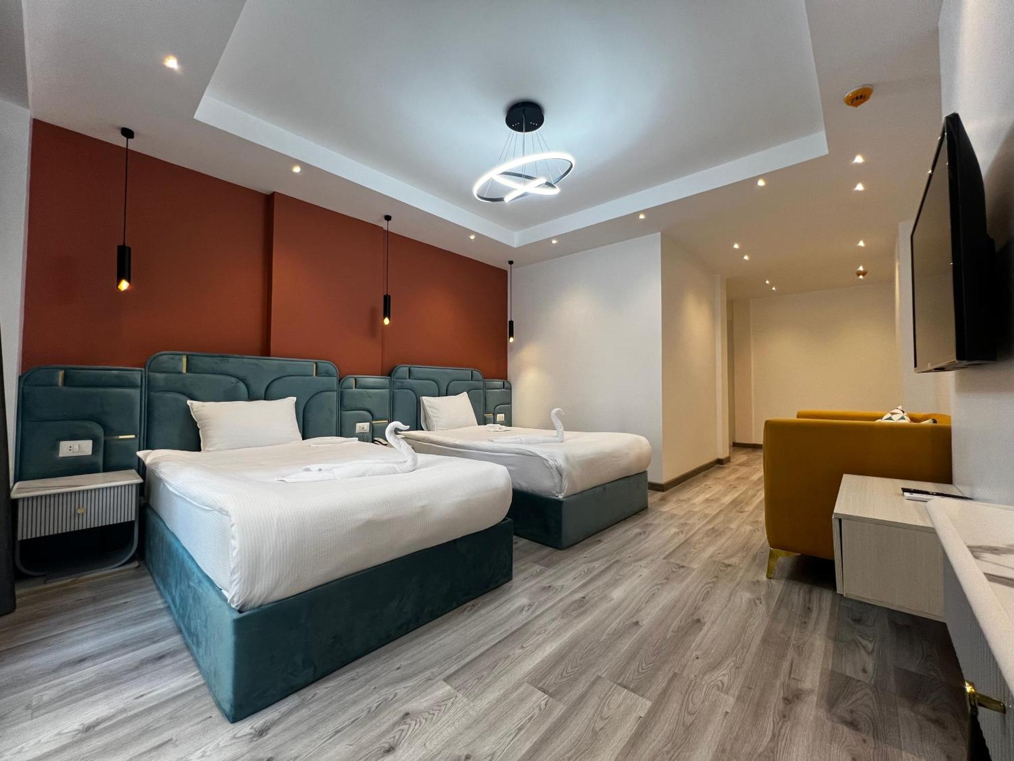 Onyx Pyramids Boutique Al Kawm al Akhdar